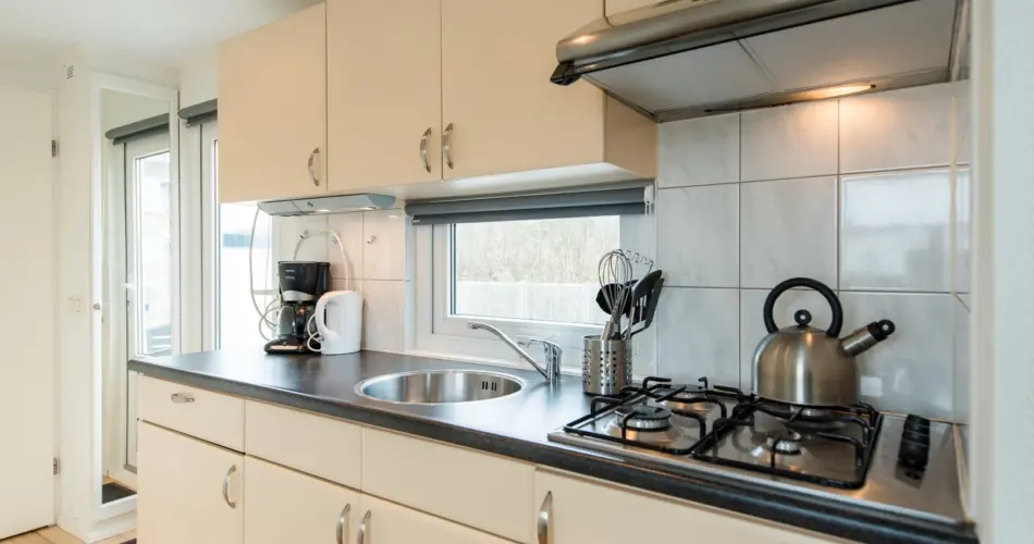 Chalet 1 keuken Strandcamping Duinoord