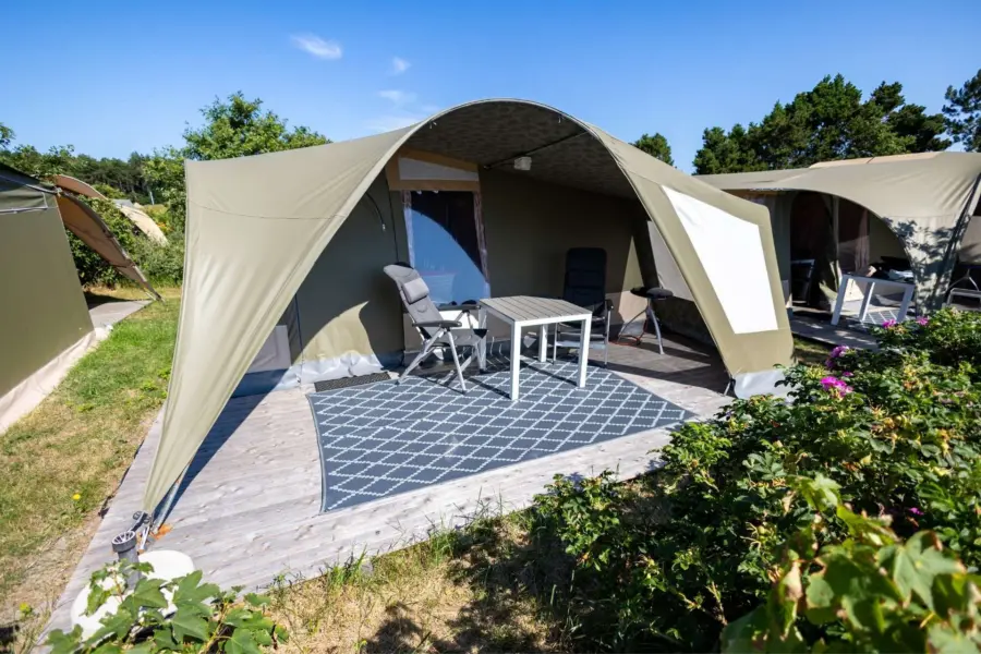 Ingerichte sunlodge tent strandcamping duinoord