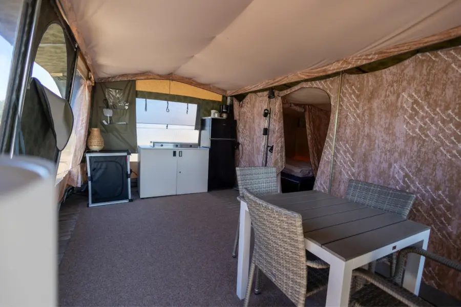 Interieur sunlodge tent strandcamping duinoord