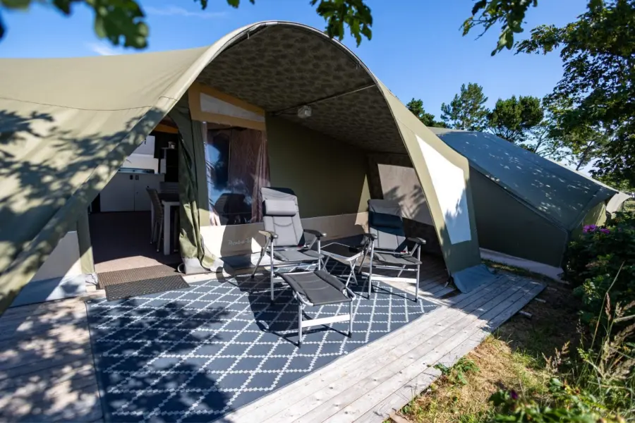 Sunlodge tent met overdekt terras ameland