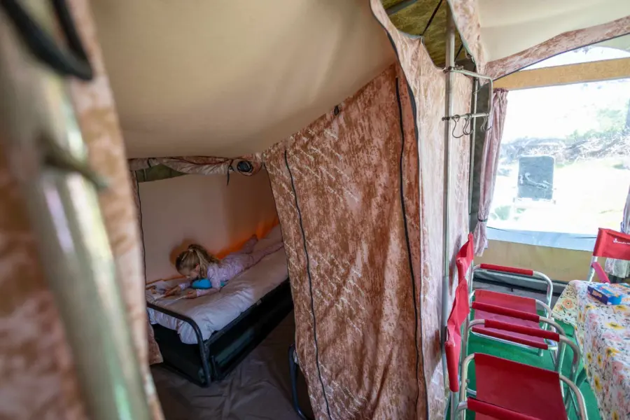 Glamlodge tent bed kind