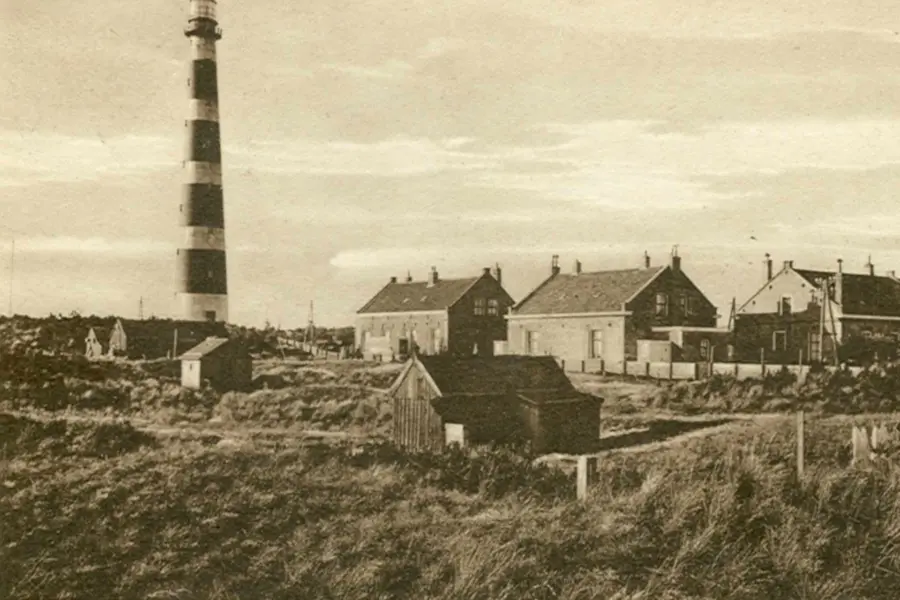 Hollum vuurtoren historie