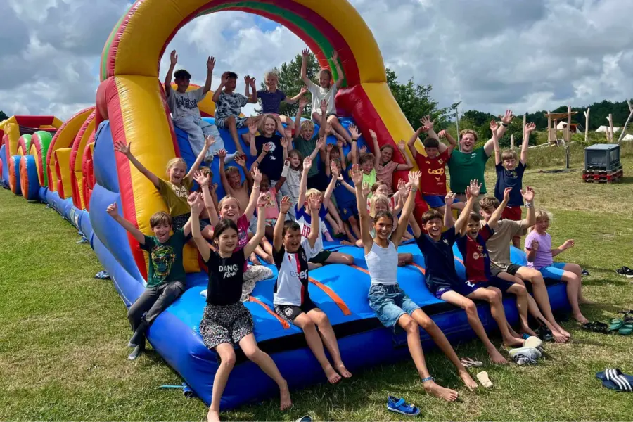 Stormbaan springkussen duinoord recreatieprogramma