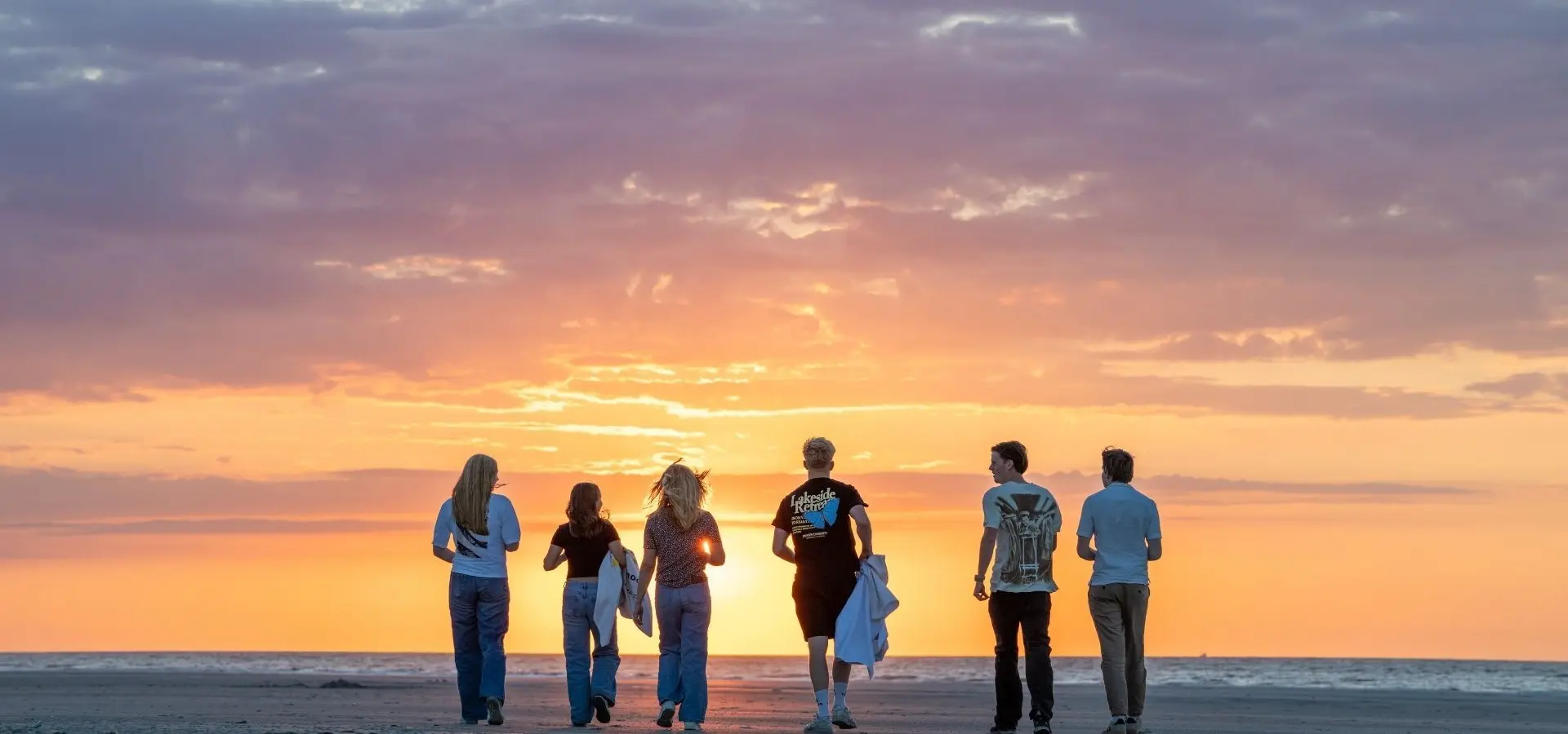 Vakantiekrachten strand ameland zonsondergang