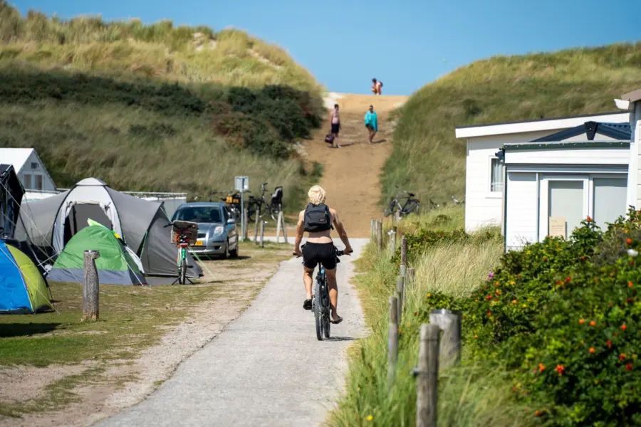 Fietsen strandpad kampeerplaatsen Strandcamping Duinoord