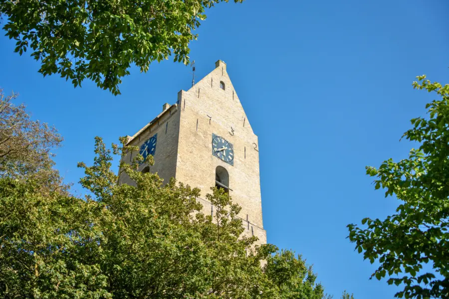 Kerktoren in Nes Camping Duinoord op Ameland
