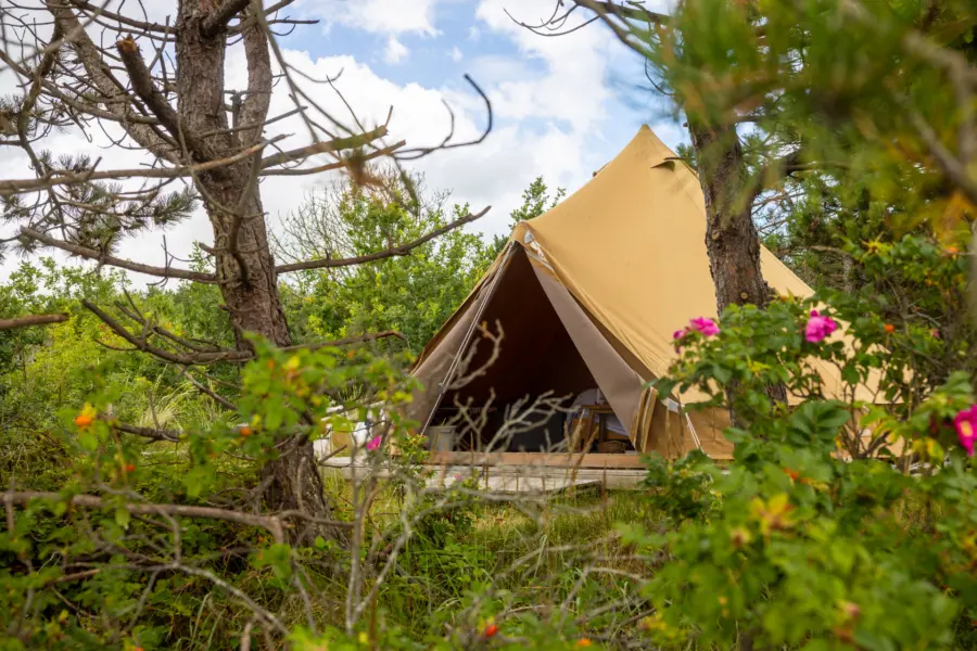 Bell Escape glamping Tent bij Strandcamping Duinoord Nederland