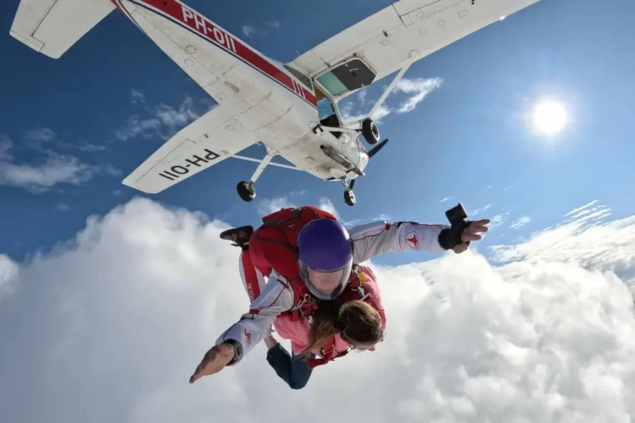 Skydive ameland tandemsprong vliegtuig